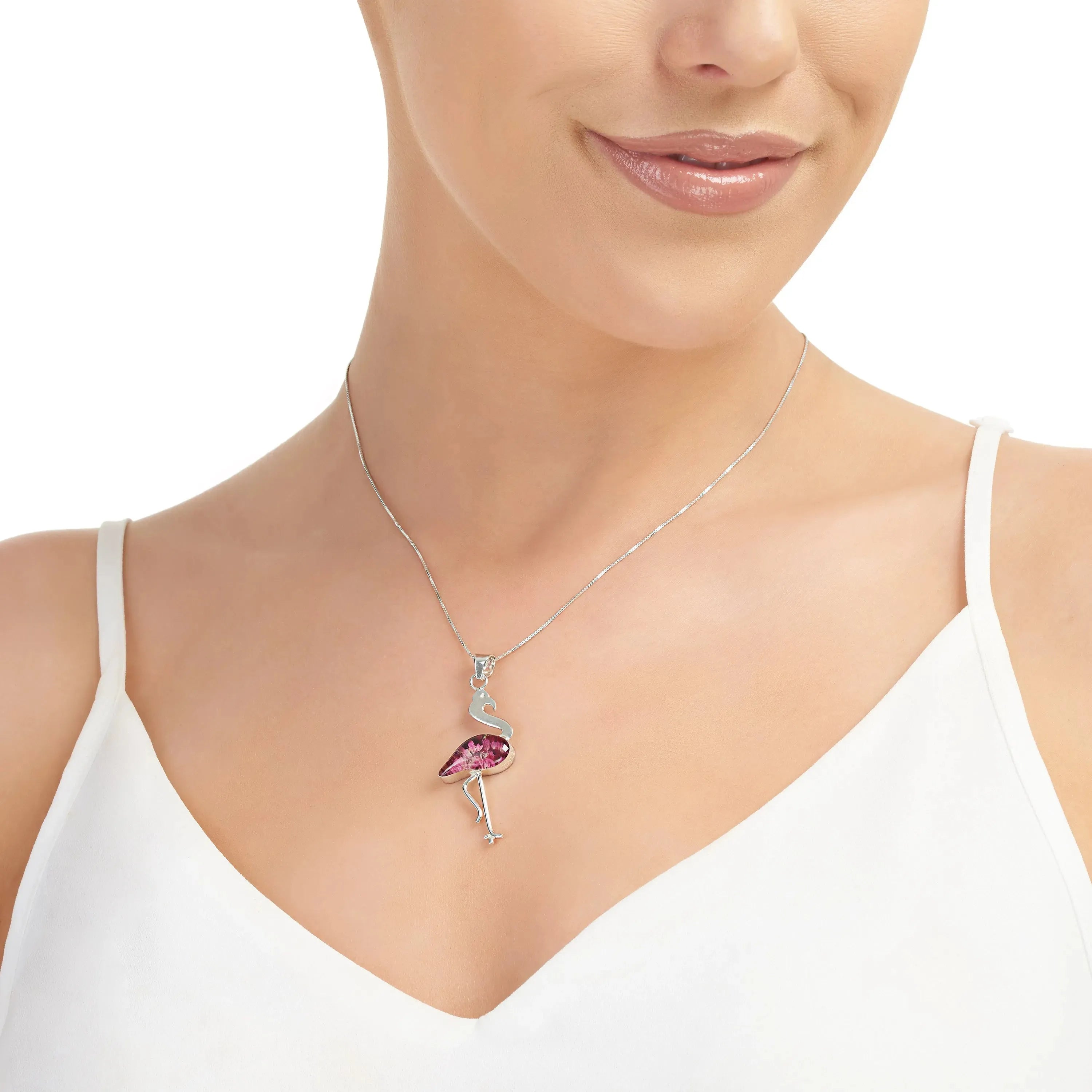 Colar Flamingo da Shrieking Violet® Pingente de prata esterlina com urze rosa. Joias artesanais com flores reais